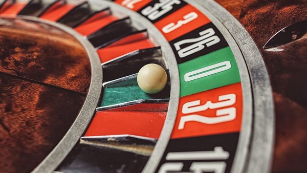 Menguasai Keengganan Kerugian: Strategi Permainan Slot yang Seimbang Secara Emosional